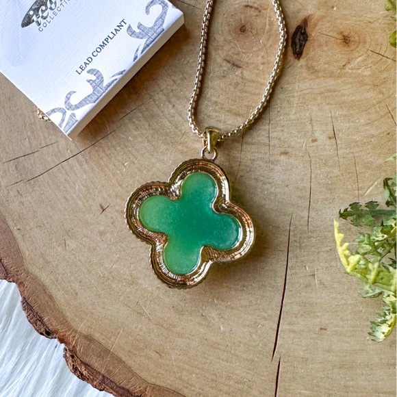 Vintage Alhambra Clover Motif Long Necklace Green & Gold Pendant Quatrefoil - Picture 2 of 4
